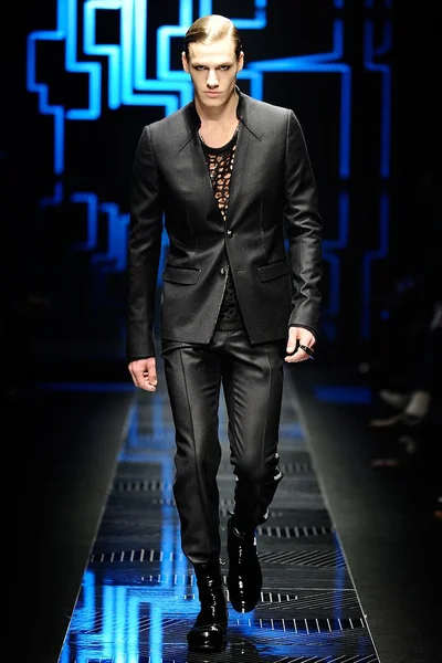 Look 12